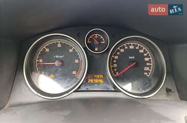 Универсал Opel Astra 2010 в 