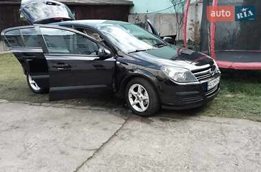 Хэтчбек Opel Astra 2004 в 