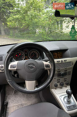 Хэтчбек Opel Astra 2008 в 