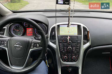Универсал Opel Astra 2012 в 