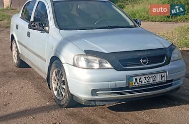Седан Opel Astra 2004 в Первомайську
