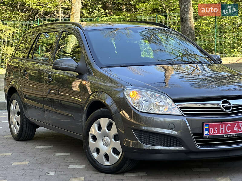 Універсал Opel Astra 2009 в Дрогобичі