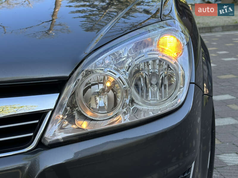 Універсал Opel Astra 2009 в Дрогобичі