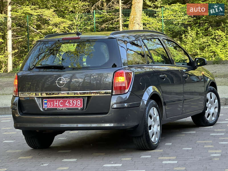 Універсал Opel Astra 2009 в Дрогобичі