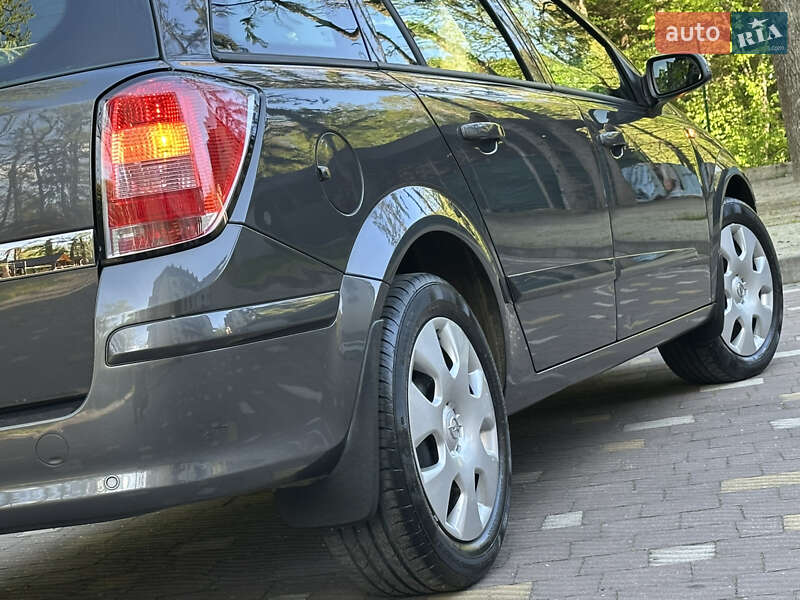 Універсал Opel Astra 2009 в Дрогобичі