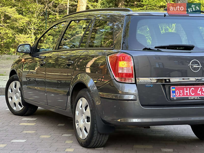 Універсал Opel Astra 2009 в Дрогобичі