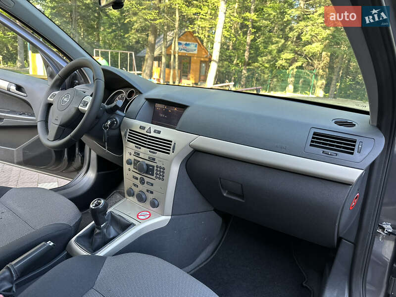 Універсал Opel Astra 2009 в Дрогобичі
