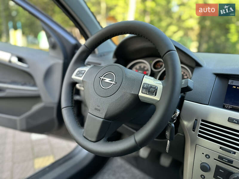 Універсал Opel Astra 2009 в Дрогобичі
