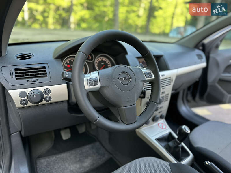 Універсал Opel Astra 2009 в Дрогобичі