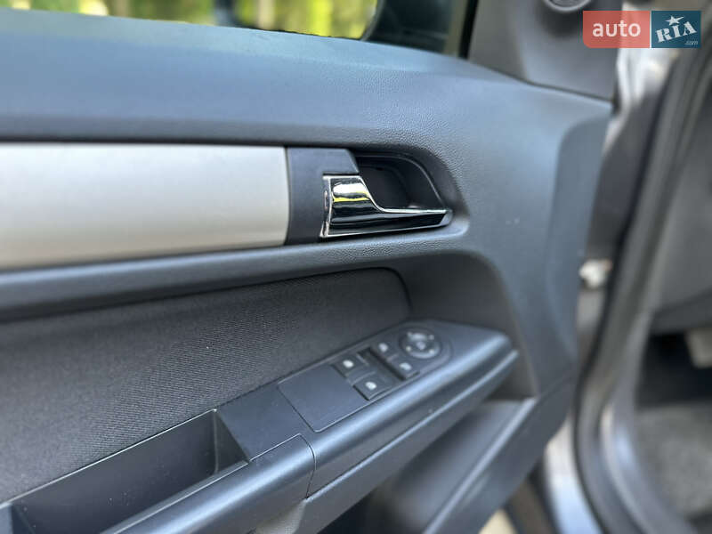 Універсал Opel Astra 2009 в Дрогобичі