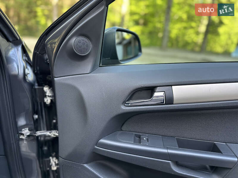 Універсал Opel Astra 2009 в Дрогобичі