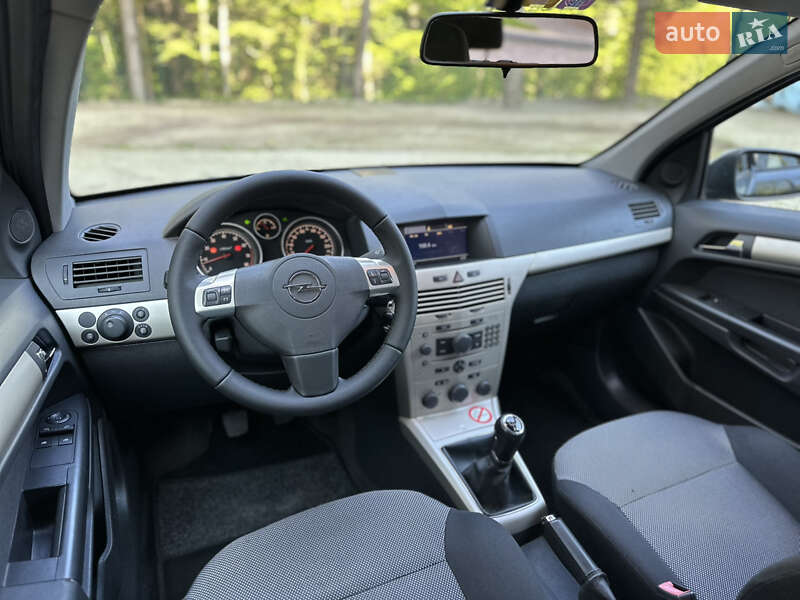 Універсал Opel Astra 2009 в Дрогобичі