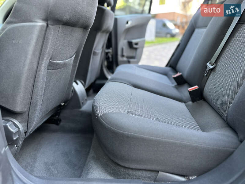 Універсал Opel Astra 2009 в Дрогобичі