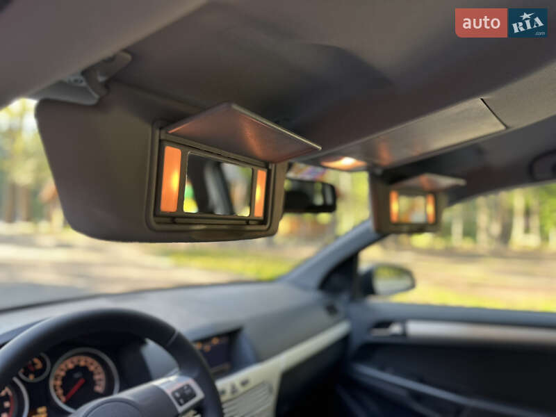 Універсал Opel Astra 2009 в Дрогобичі