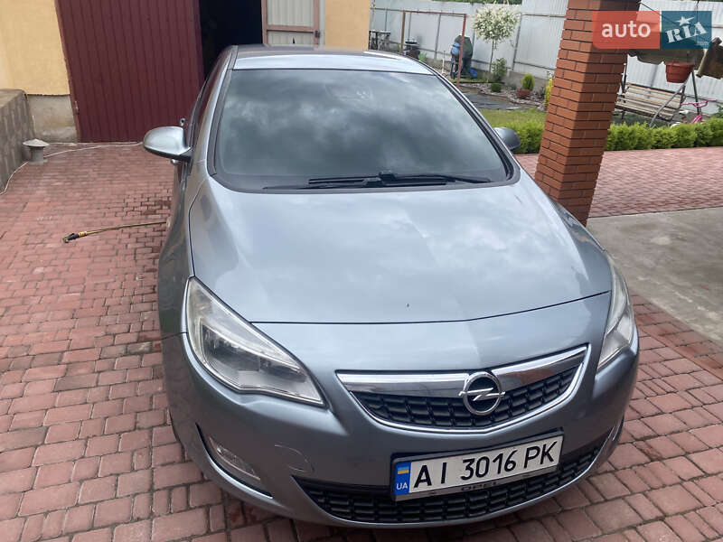 Opel Astra 2011