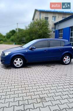 Хэтчбек Opel Astra 2005 в 