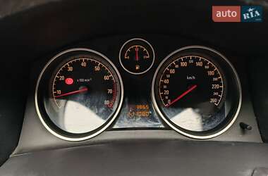 Хэтчбек Opel Astra 2005 в 