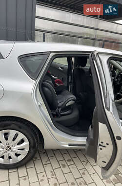 Хэтчбек Opel Astra 2010 в 