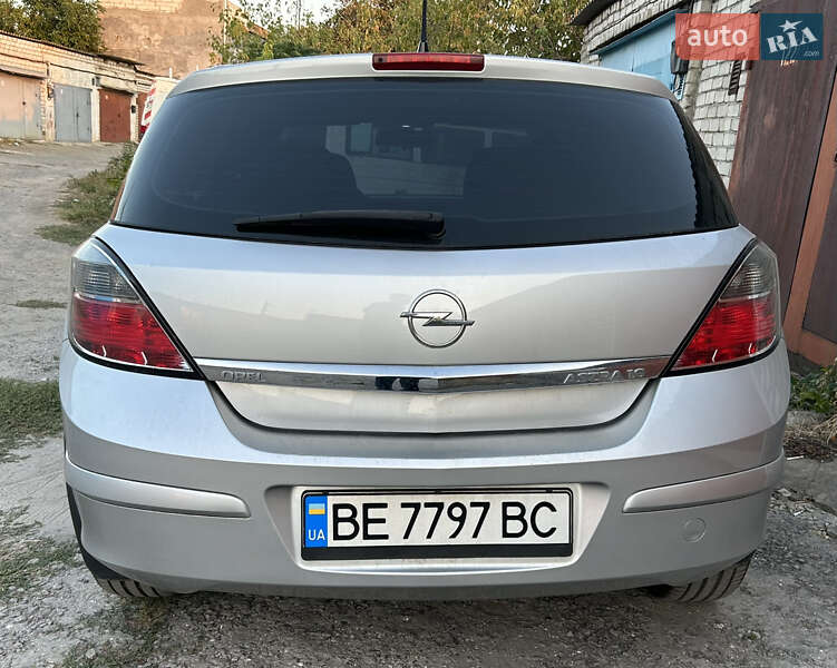 Хэтчбек Opel Astra 2007 в Николаеве