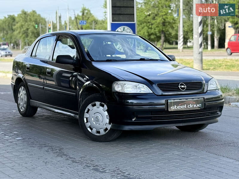 Седан Opel Astra 2006 в 