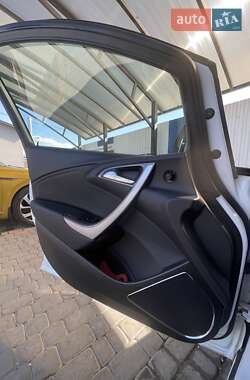 Универсал Opel Astra 2012 в 