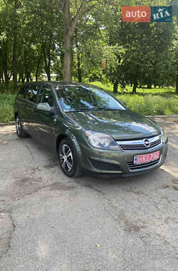 Универсал Opel Astra 2010 в Полтаве