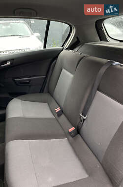 Хэтчбек Opel Astra 2005 в 