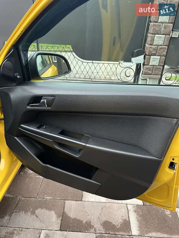 Универсал Opel Astra 2009 в Ровно