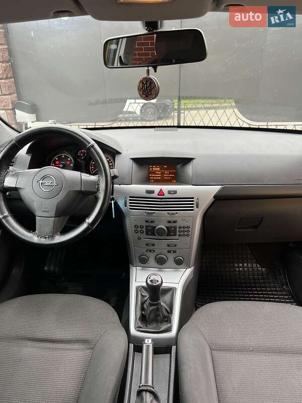 Универсал Opel Astra 2009 в Ровно