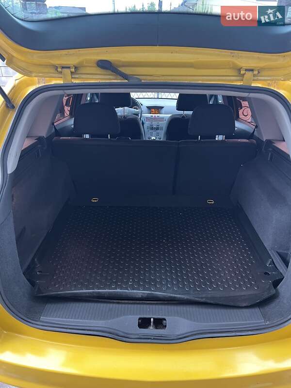 Универсал Opel Astra 2009 в Ровно