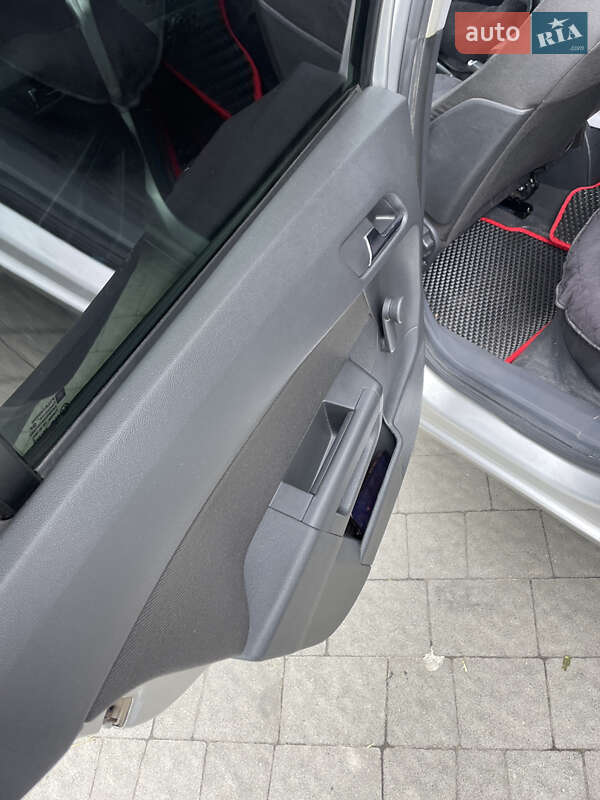 Хетчбек Opel Astra 2004 в Новояворівську