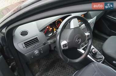 Универсал Opel Astra 2012 в 