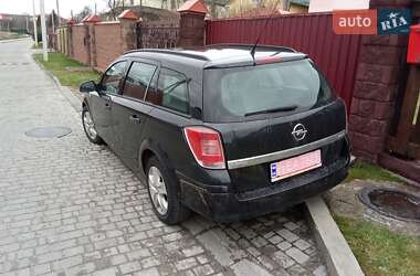 Универсал Opel Astra 2012 в 