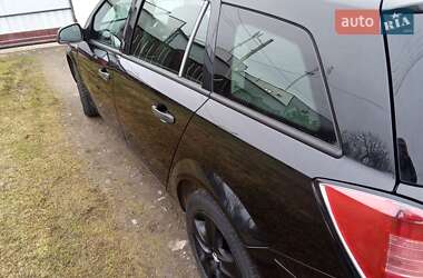 Универсал Opel Astra 2012 в 