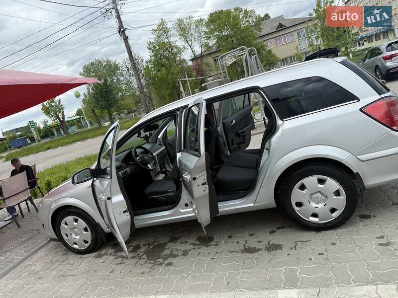 Универсал Opel Astra 2008 в Калуше
