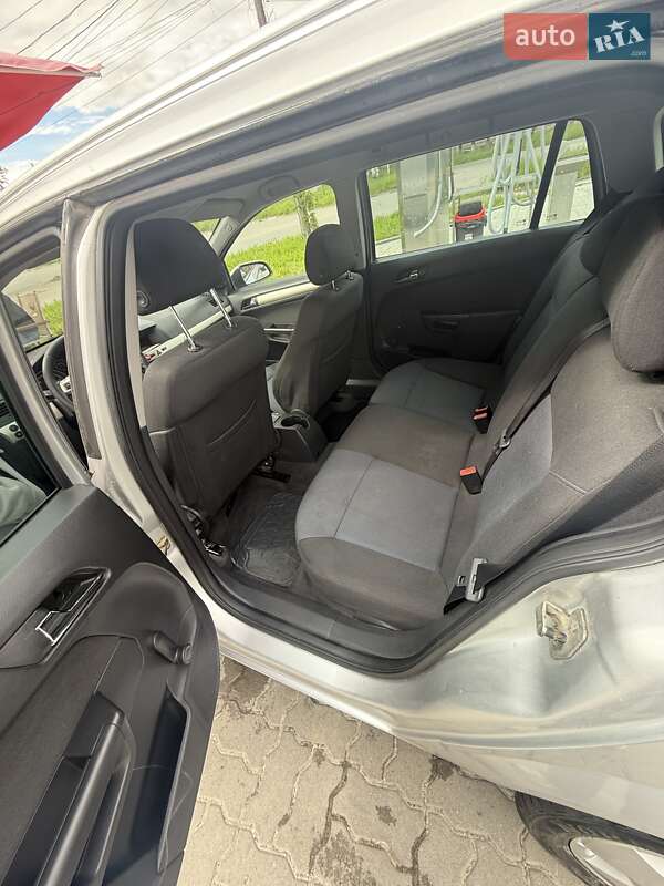 Универсал Opel Astra 2008 в Калуше