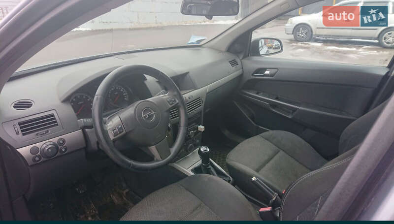 Хетчбек Opel Astra 2006 в Ірпені
