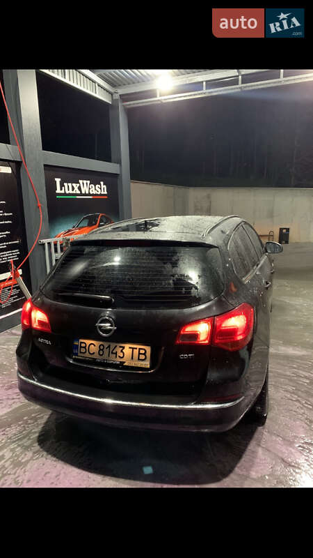 Универсал Opel Astra 2013 в Бориславе