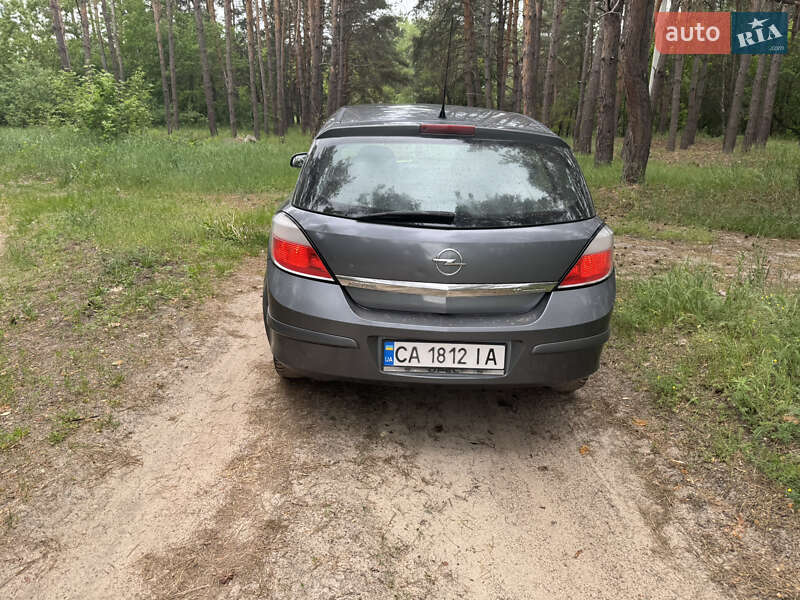 Хэтчбек Opel Astra 2004 в Черкассах