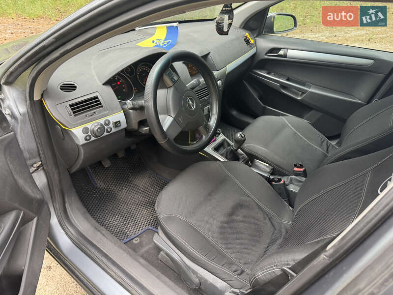 Хэтчбек Opel Astra 2004 в Черкассах