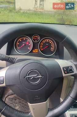 Універсал Opel Astra 2007 в Нижніх Воротах