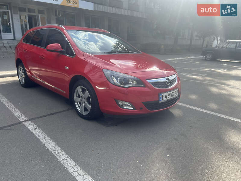 Универсал Opel Astra 2010 в 
