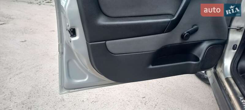 Седан Opel Astra 2006 в Кобеляках