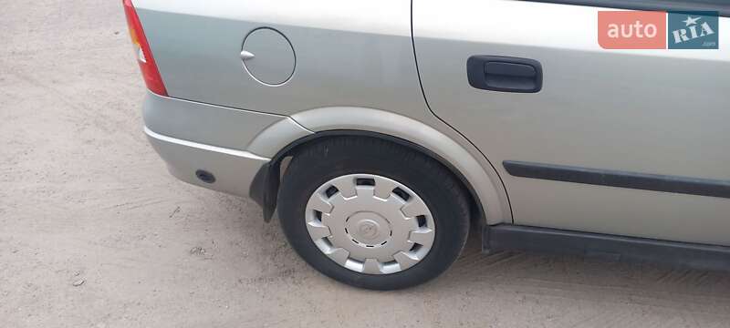 Седан Opel Astra 2006 в Кобеляках