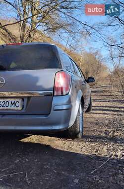 Універсал Opel Astra 2010 в 
