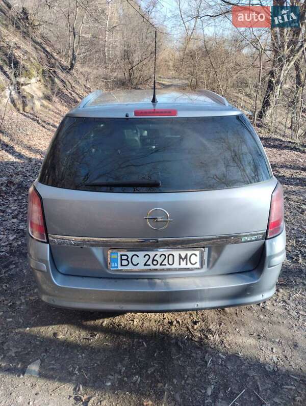 Универсал Opel Astra 2010 в Львове