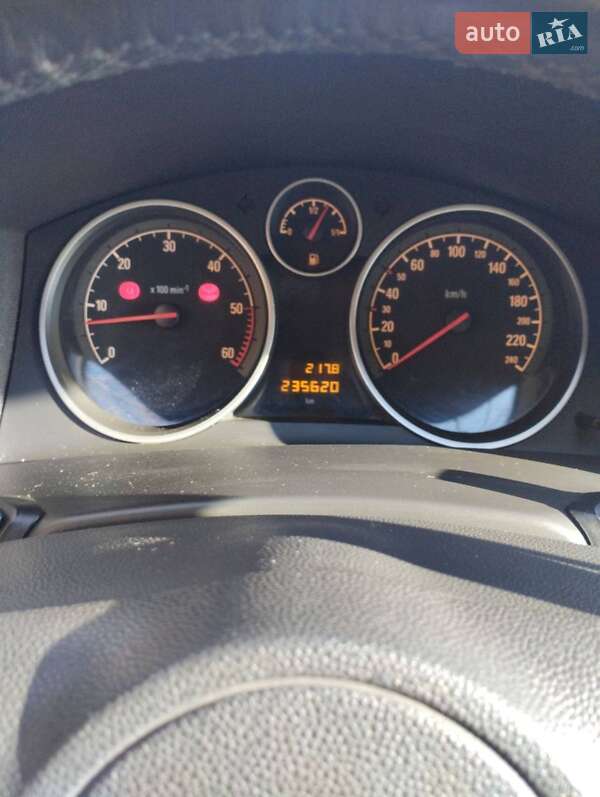 Универсал Opel Astra 2010 в Львове