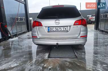 Универсал Opel Astra 2012 в 
