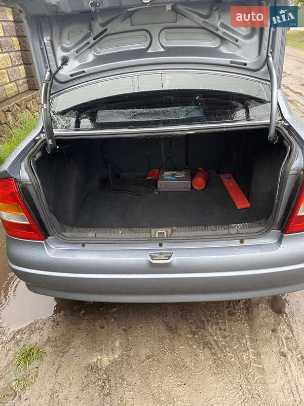 Седан Opel Astra 2008 в Сарнах