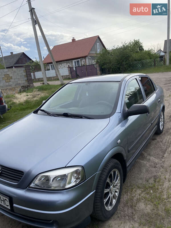 Седан Opel Astra 2008 в Сарнах